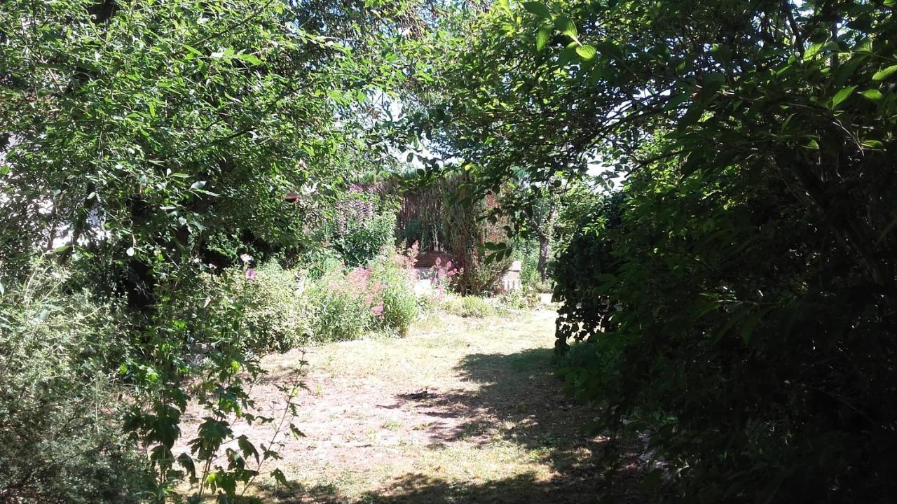 Chambres Du Jardin Fleuri Saint-Aubin-lès-Elbeuf 外观 照片